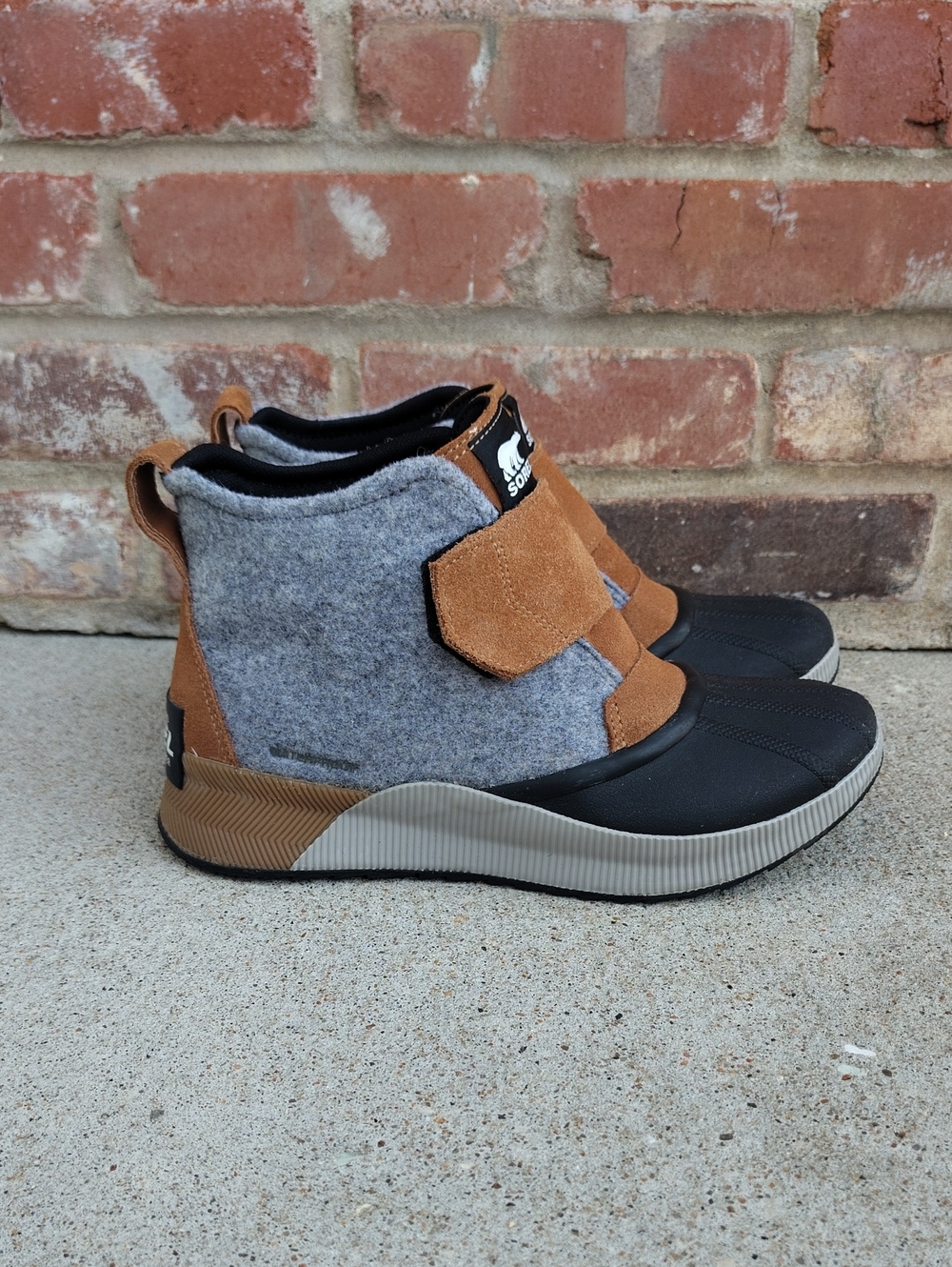 Sorel Out N About III Strap Classic Waterproof Felt Ankle Boots Size 8.5 Winter